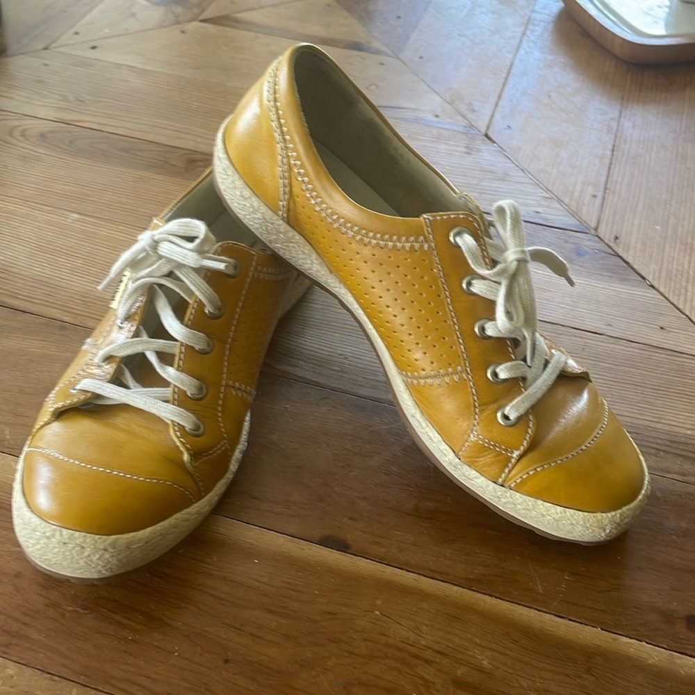 Josef Seibel Caspian Yellow Bahama Ladies size 38 is 7.5 USA or 8